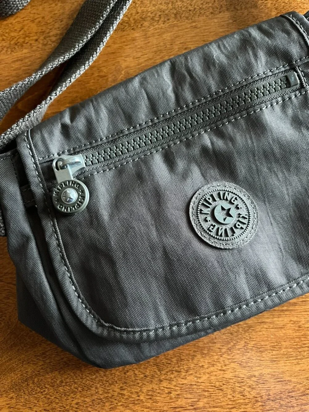 Kipling dark gray Sabian crossbody bag - Picture 2 of 16